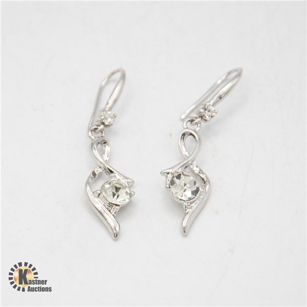 #456-6.0 MM CLEAR STONE IN DANGLING PART OF EARRIN