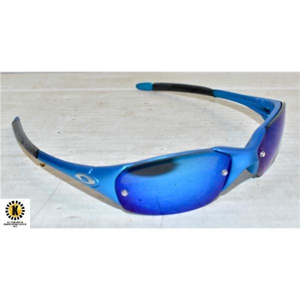 PAIR OF OCEAN BLUE OAKLEY REPLICA SUNGLASSES