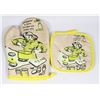 Image 1 : NEW FUNNY "DROPPING A NEW RECIPE" OVEN MITT AND