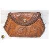 Image 1 : ANTIQUE LEATER TOOLED CHANGE PURSE