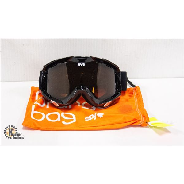 PAIR OF SPY AND SNOWBOARD/SKI GOGGLES -