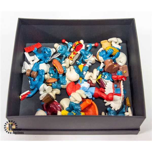 BOX WITH 17 VINTAGE SMURFS BY SCHLEICH