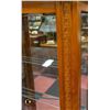 Image 2 : 4 TIER OAK BOWED FRONT GLASS/ MIRRORED CHINA