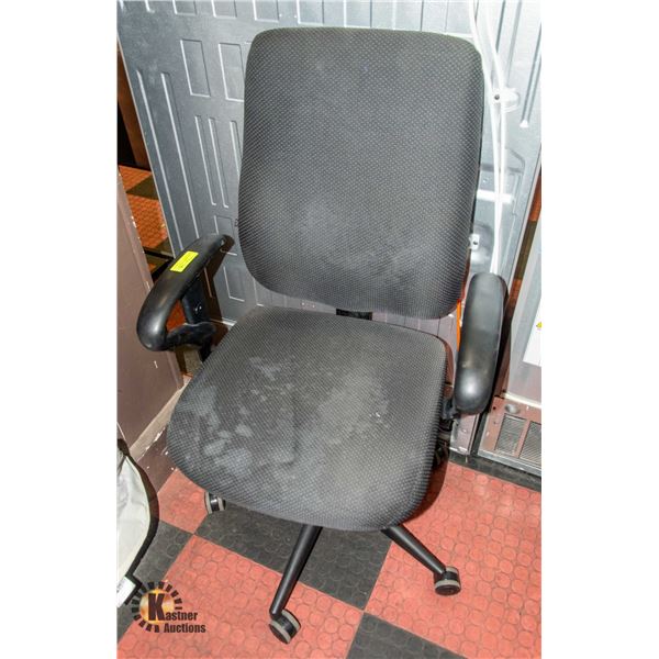 FULL SIZE HIGHBACK PADDED OFFICE CHAIR -