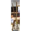 Image 1 : 2 VINTAGE STICK WASHING POLES