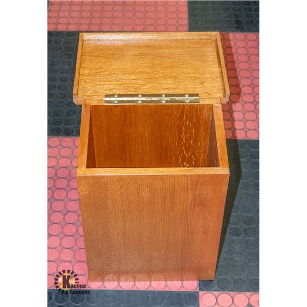 WOODEN LIDDED WASTE BASKET