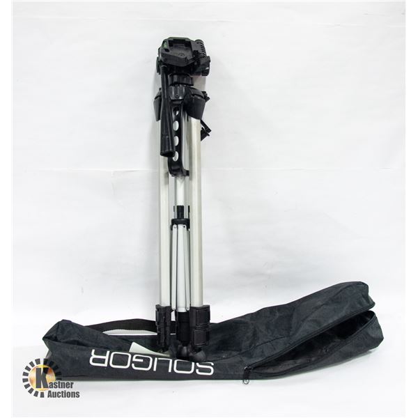 SOLIGAR TRI-POD W/CASE