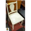 Image 1 : WHITE DRESSER CHAIR