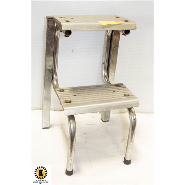 VINTAGE STEEL STEP STOOL