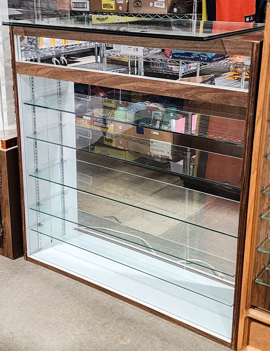 LIGHTUP DISPLAY CASE W/ GLASS SHELVES & DOORS
