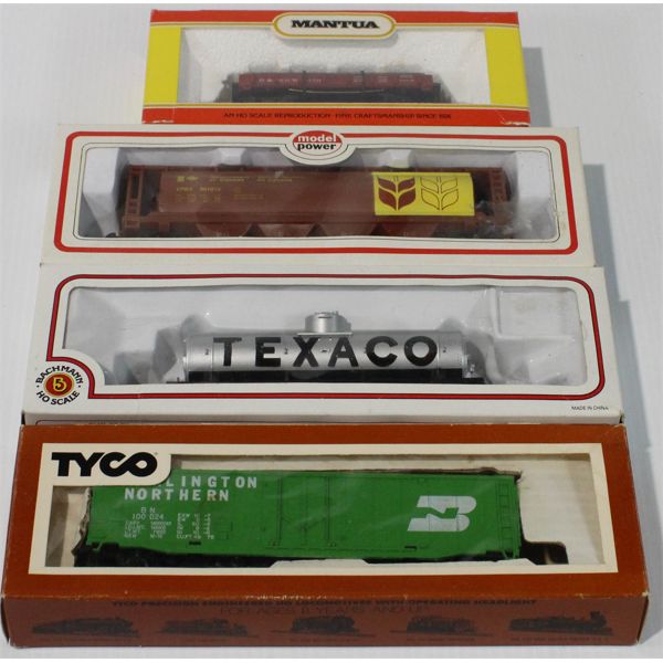 HO SCALE MODEL RAILROAD CARS