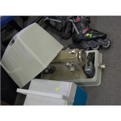 BAYCREST SEWING MACHINE AND CASE