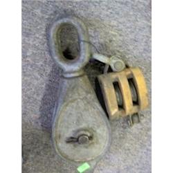 2 ROPE BLOCK PULEYS