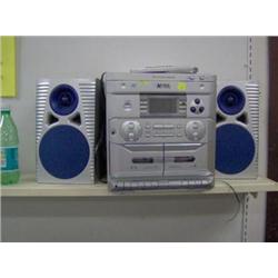 NOVA CD PLAYER W/ SPEAKERS
