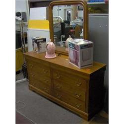 8 DRAWER DRESSER W/ MIRROR