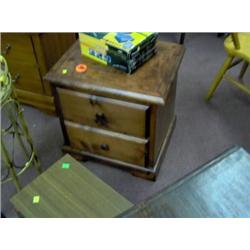 MAHOGANY NIGHT STAND W/ KNOBS