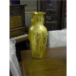 GOLD CHINESE PORCELAIN VASE