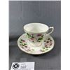 Image 2 : 2 Vintage Fine Bone China Tea Cups & Saucers - Queen Anne & Royal Albert. Made In England