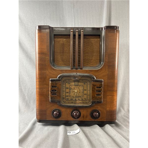 Vintage RCA Victor  "Magic Brain" Radio. Short Wave, Broadcast & Med. Wave. Approx. 21" x 17" x 11 1