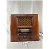 Image 1 : Vintage "Airline" Shortwave, Broadcast & B.C. Meters Radio. Model # 93BR-666A. Approx. 14 1/2" H x 1