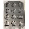 Image 2 : Trendtex Bread Keeper, Halloween Baking Mold,Hamburger Slider Mold