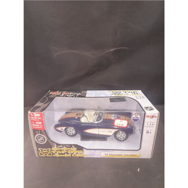 Pair of 1:24 die cast Corvettes, Canucks & Oilers