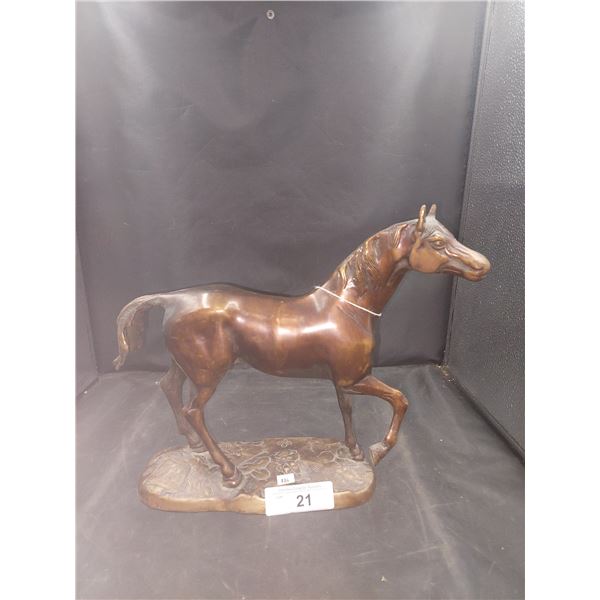 Beautifull heavy bronze horse figure on copper base