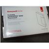 Image 2 : 3 Honeywell Linevolt Pro 8000 Thermostats