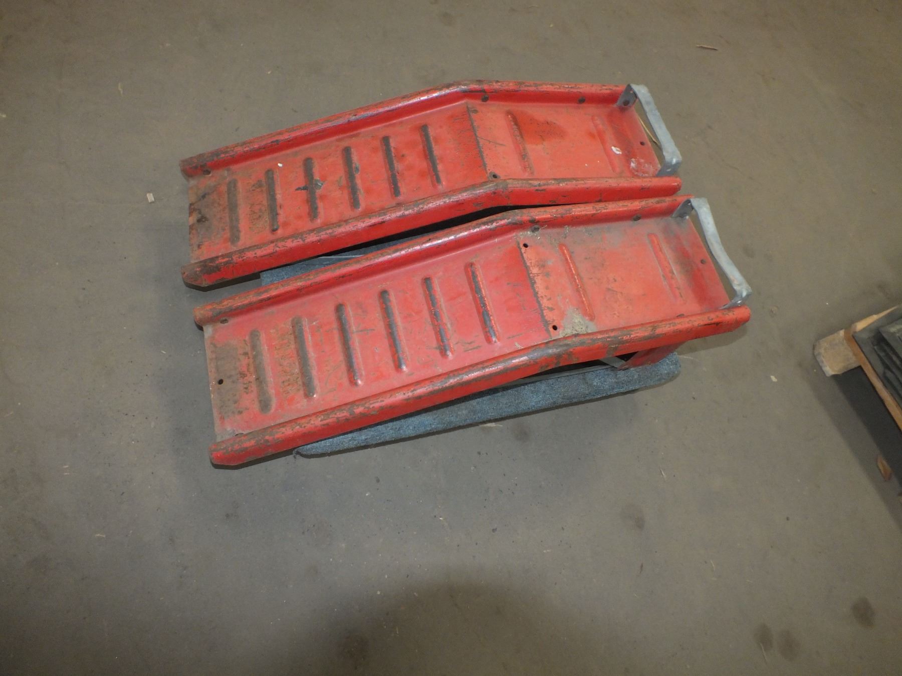 2 Metal Car Ramps