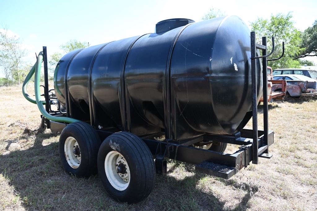 1000 Gallon Water Tank & Pump