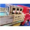 Image 8 : ol' Macdonald's Farm Truck (Batt Op) (No Driver / No Cow) (5"H x 4-1/2"W x 10-3/4"D) (SEE PICS!)
