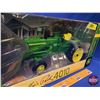 Image 3 : John Deere 4010 Diesel w/46A Loader (Scale 1:16) (ERTL) "Prestige Collection" Elvis Presley Special 