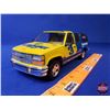 Image 2 : Dale Earnhardt / GM Goodwrench Service Plus Wrangler Jeans Suburban (1999 Limited Edition) (Scale 1: