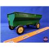 Image 22 : John Deere Farm Toys (3): Tractor (1); Squarebaler (1);  Wagon (1) (Scale 1:16) (SEE PICS!)