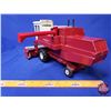 Image 4 : International Hydrostatic 915 Combine (Scale 1:24) (ERTL) (Note: Header platform auger broken on lef