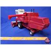 Image 4 : International Hydrostatic 915 Combine (Scale 1:24) (ERTL) (Note: Header platform auger broken on lef