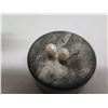 Image 2 : Pearl Bead Stud Earrings & Sand Dollar Cufflinks in Metal Tin w/ Lid