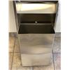 Image 3 : Large standing towel dispenser