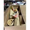 Image 4 : Pallet lot of misc items including - misc. electronics, fake flowers/baskets, outlets, work lights, 