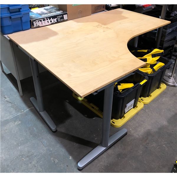 Table (63in L 47.5in D 31.5in H)