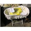 Image 1 : Baby basket & bedding