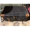 Image 1 : Vintage travel trunk 30in L