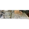 Image 1 : Large table of assorted decor pieces including - candle holders, fake terrarium, glass decor, etc...