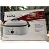 Image 3 : Group of 2 items including - Hamilton Beach slow cooker & Rival 18 quart roaster oven