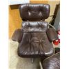 Image 2 : Vintage eames style lounge chair ottoman