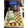 Image 1 : Group lot of chessboard & pieces, bocce set, trivial pursuit, etc...