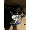 Image 2 : Pallet of clothing, bedding, shoes, suitcase, etc...