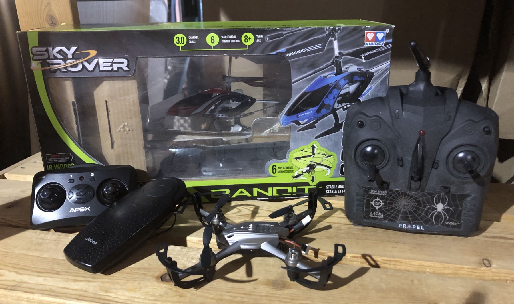 NEW Sky Rover IR indoor helicopter w/ Spyder remote controller & stunt ...