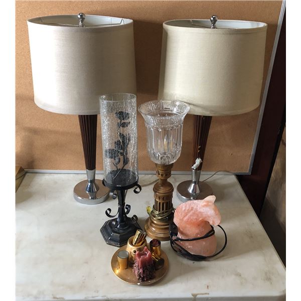 Group of assorted decorative table lamps w/ Himalayan salt lamp