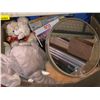 Image 4 : 3 boxes full of assorted accessories - includes kitchen accessories / electronic accessories / insta